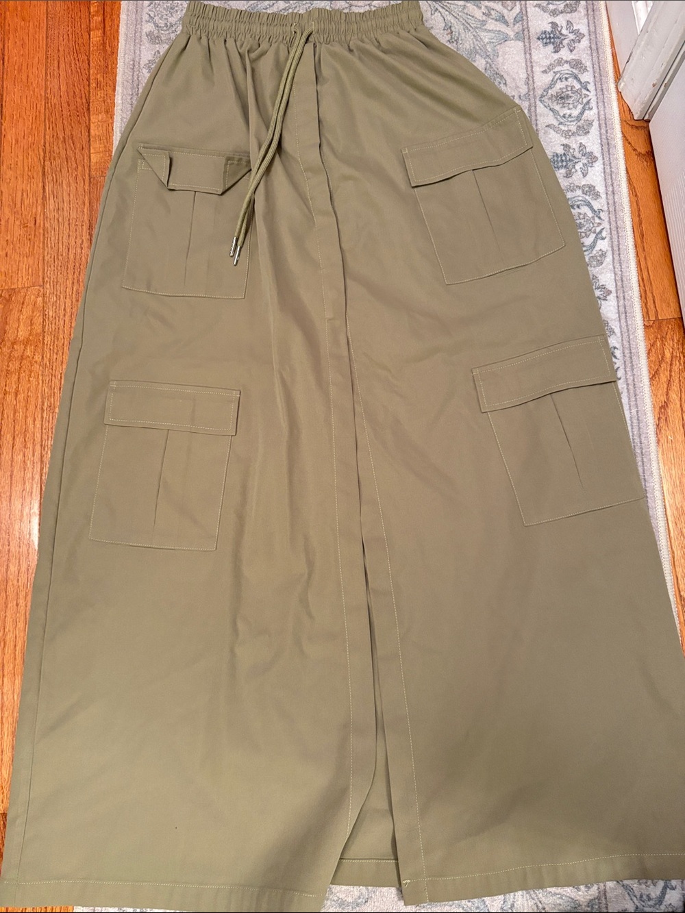 Love Highlight Cargo Skirt / Size: Small NWOT